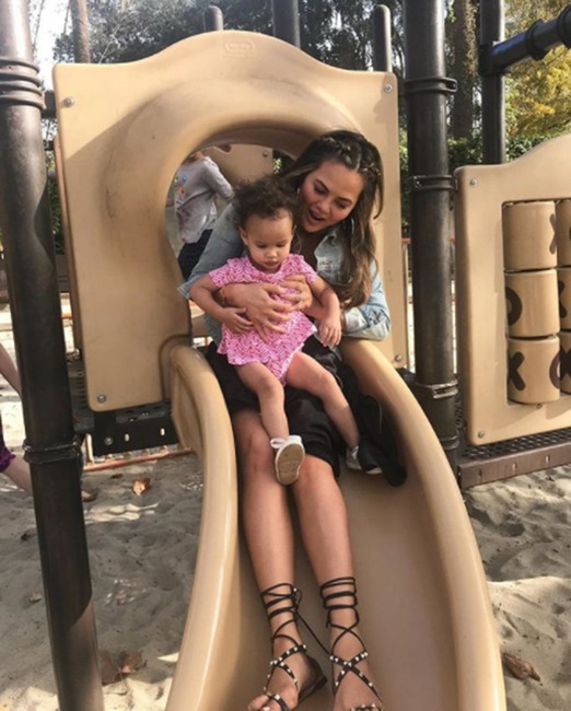 Chrissy Teigen, Luna